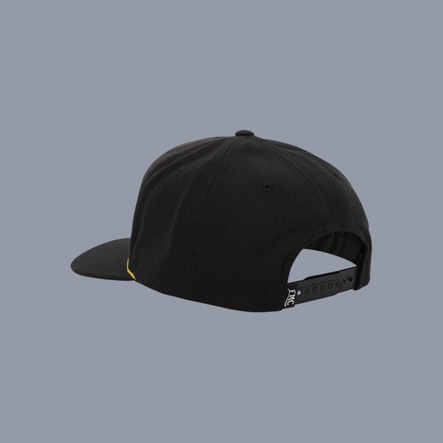Schwarze Snapback Cap von Loser Machine Company mit gelbem Band und verstellbarem Verschluss. Ideal für Streetwear.