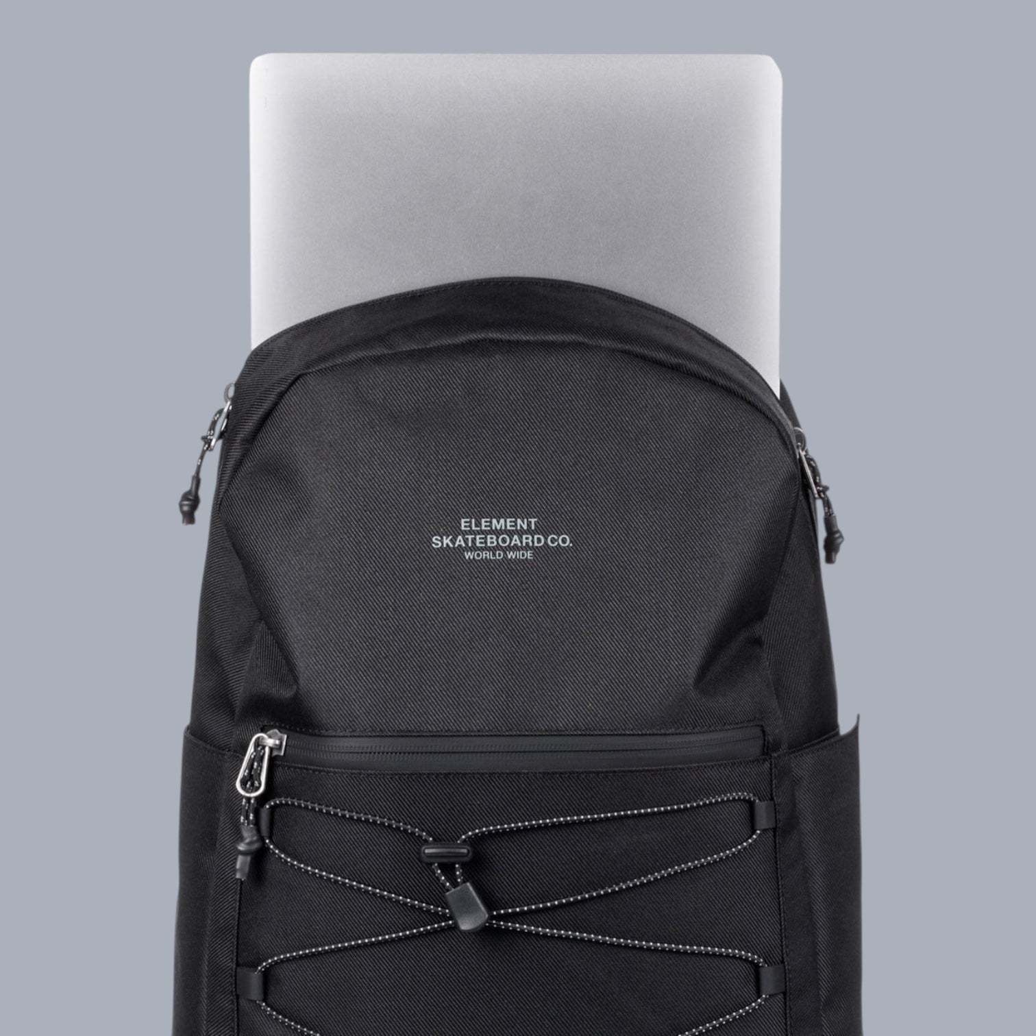 Schwarzer Element Rucksack mit Schnürung, Laptopfach und Reißverschlusstasche, ideal für Alltag und Reise.