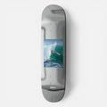 Element Line Up Vincent Milou Deck 8.25 mit einem Surfer auf einer Welle, silbernes Holz-Skateboard